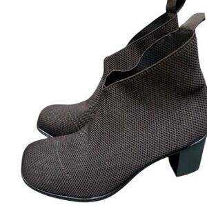 Vivanz Brown Ankle Boot Stretch Fabric Size 8 NWOT